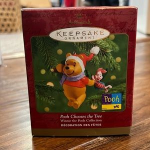Hallmark Keepsake Pooh Chooses the Tree Ornament 2000